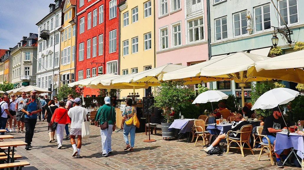 Mensen op straat in het centrum van Kopenhagen